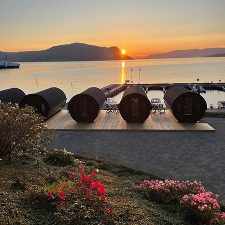 Sleeping Barrel Lodge Smaken Av Ryfylke Event As, Drives Ikke Som Hotell Hjelmeland 외부 사진