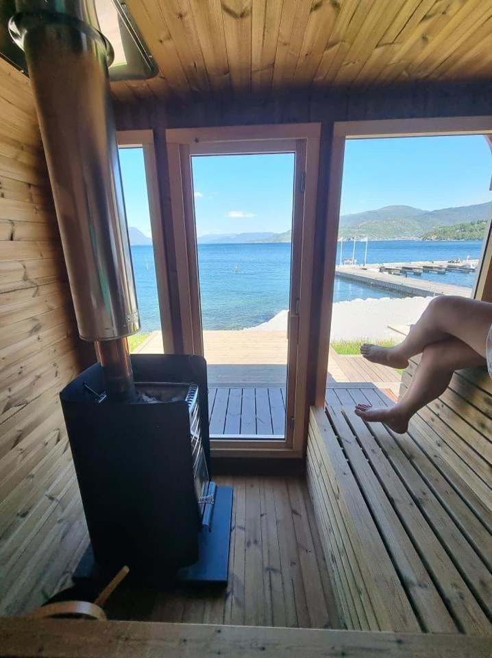Sleeping Barrel Lodge Smaken Av Ryfylke Event As, Drives Ikke Som Hotell Hjelmeland 외부 사진